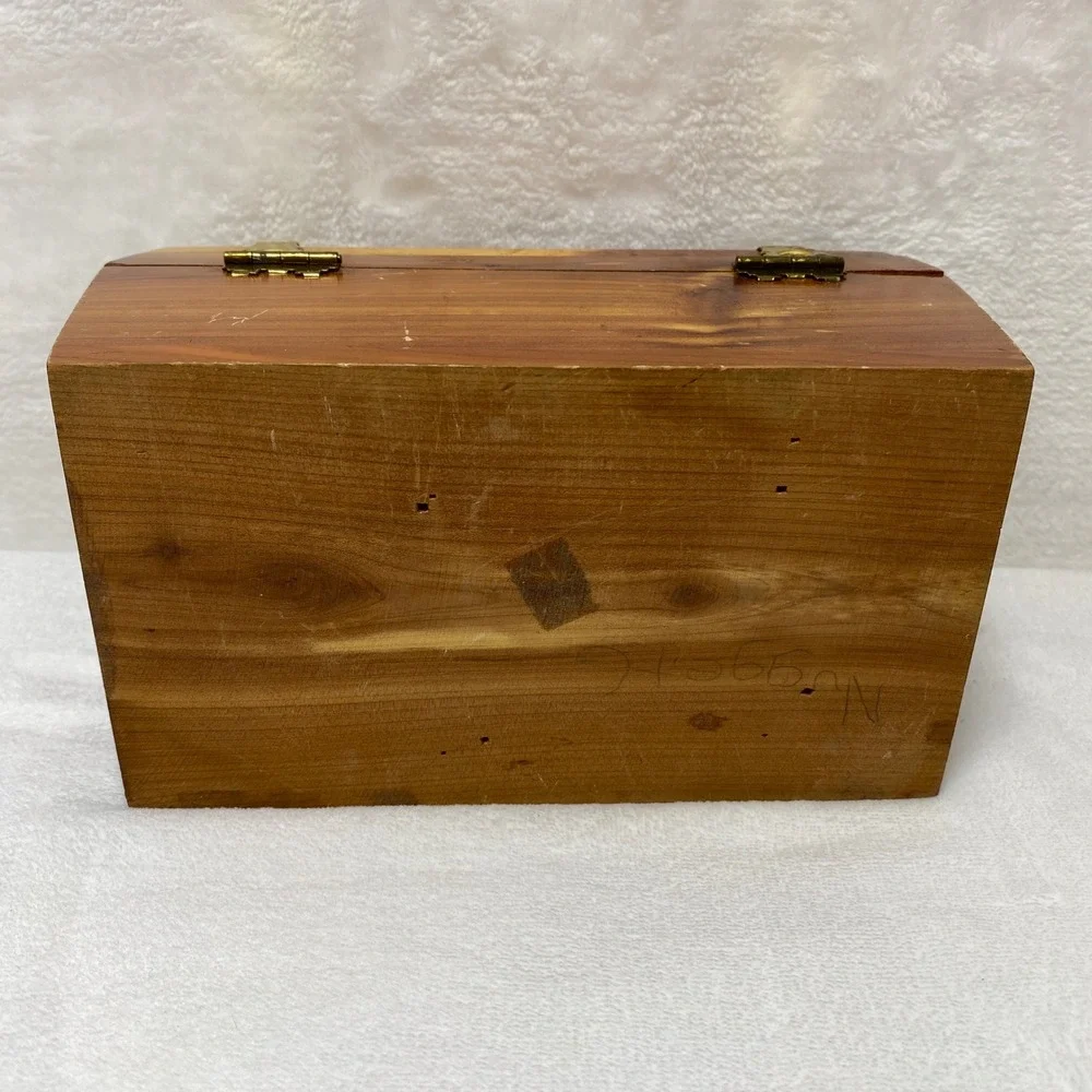 Cedar Box Trinket Keepsake Chest Tuchalechee Caverns Smokies Engraved‎ Wood